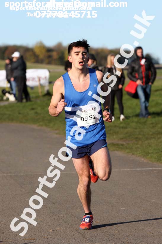 Mens and Womens 16s to under-20s Heaton Harriers Memorial Road Races, Newcastle. Photo:  David T. Hewitson/Sports for All Pics